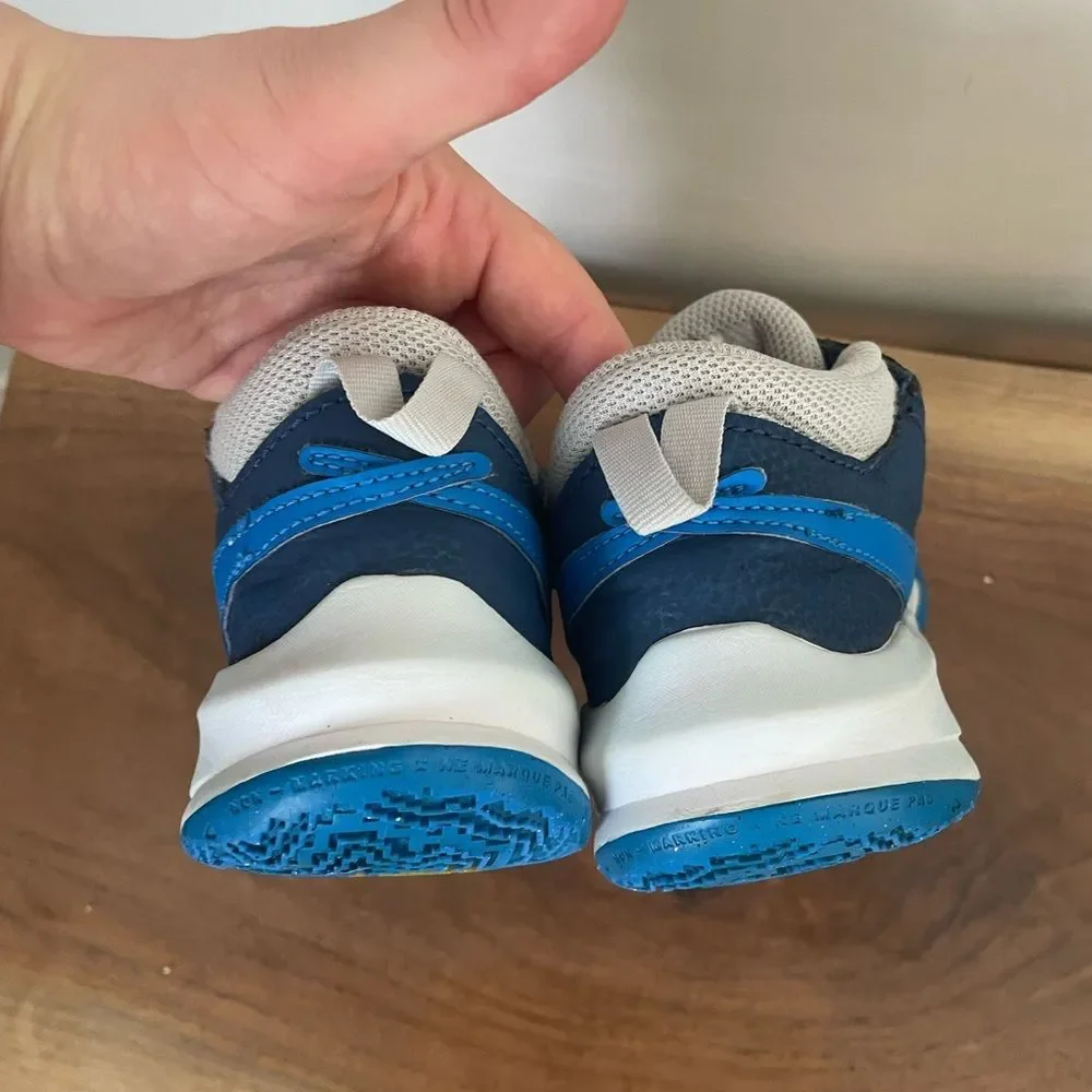 Nike Kid's Tennis Shoes Team Hustle Size 3Y University BLUE GRAY Velcro Sneakers